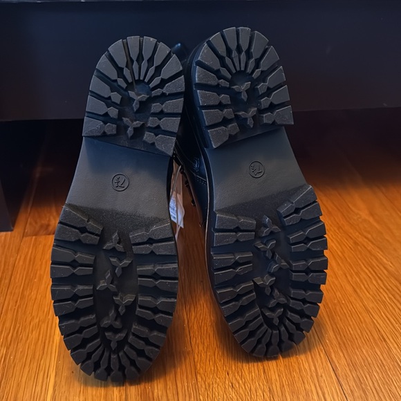 Leighton Hiking Boots - Picture 12 of 15